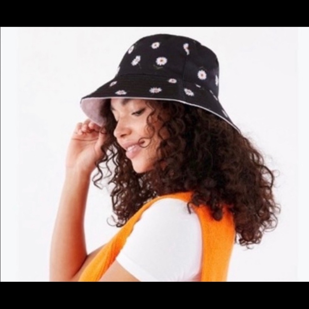 Alice + Olivia reversible bucket hat